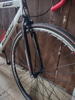 Genesis saber 700c sale