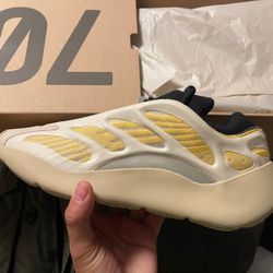 Adidas Yeezy 700 Safflo 9.5