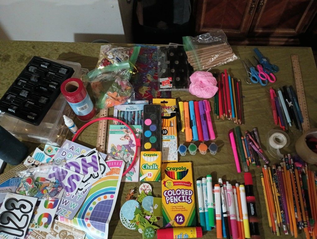 Craft Supplies/Art/Drawing