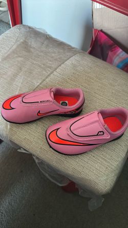 Nike toddler indoor soccer shoes