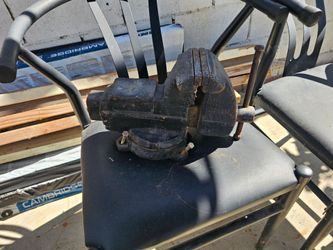 Heavy Duty Cast Iron Bench Vise