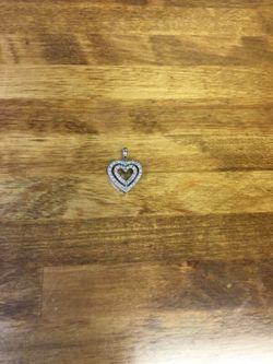 White gold diamond pendant