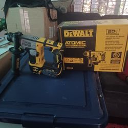 Atomic 20Vmax Cordless Brushless 5/8 In SDS hammer  Drill 