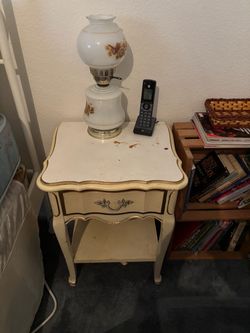 2 French Provençal End Tables in La Grange