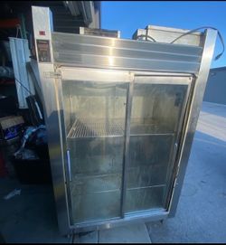 ❄️ TRAULSEN GLASS DOOR COMMERCIAL REFRIGERATOR — $1,000 FIRM ❄️  💰 RETAIL PRICE: APPROX. $27,770 📍 Okeechobee, Florida 🚚 Delivery Available Within 
