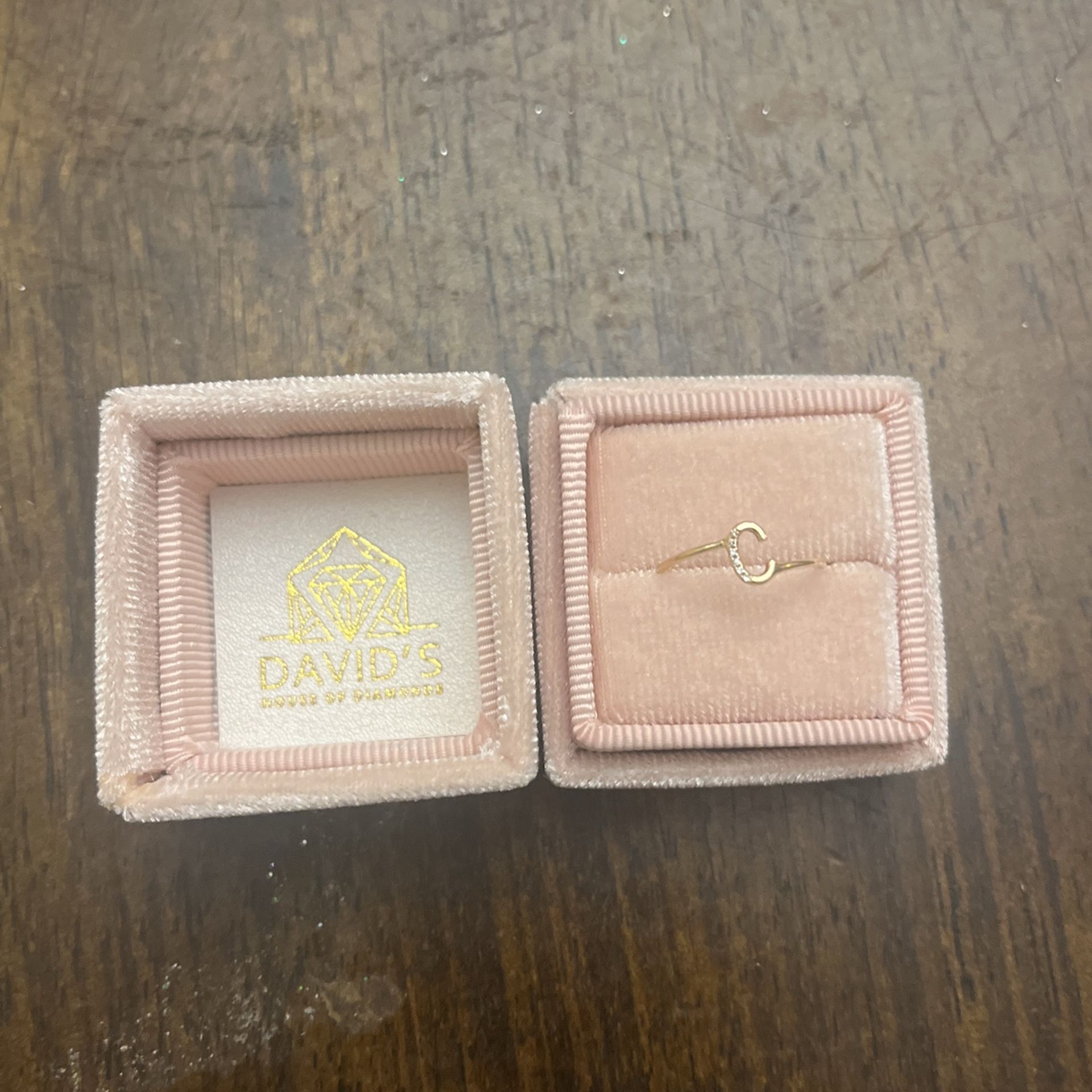 David's House of Diamond woman's 14k Gold Letter “C” Size