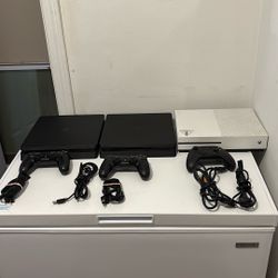 2 Playstation 4  Systems And Xbox S. 