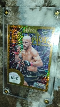 RARE 2024 Topps UFC Finest Intimidators Alexander Volkanovski  Gold Shimmer Refractor #39/39 SUPER RARE