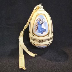 Vintage Valerie Parr Hill Handcrafted Angel Ornament Musical Box