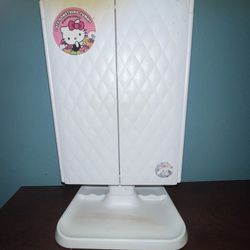 Tri-fold standing mirror