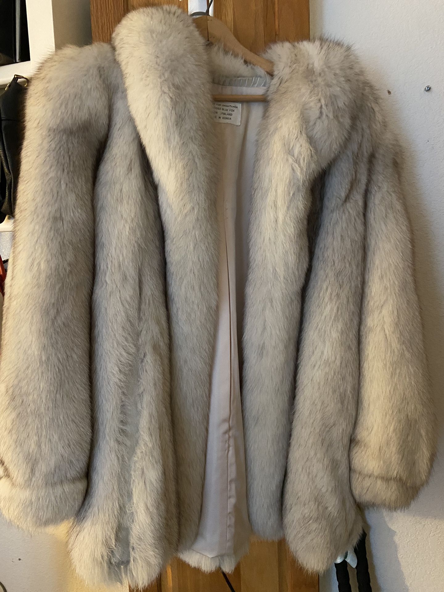 BEAUTIFUL FOX FUR COAT (REAL FOX FUR)