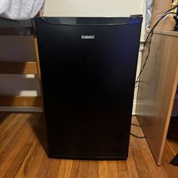 Galanz mini fridge for college