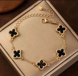 CLOVER BRACELETS BLACK OR WHITE