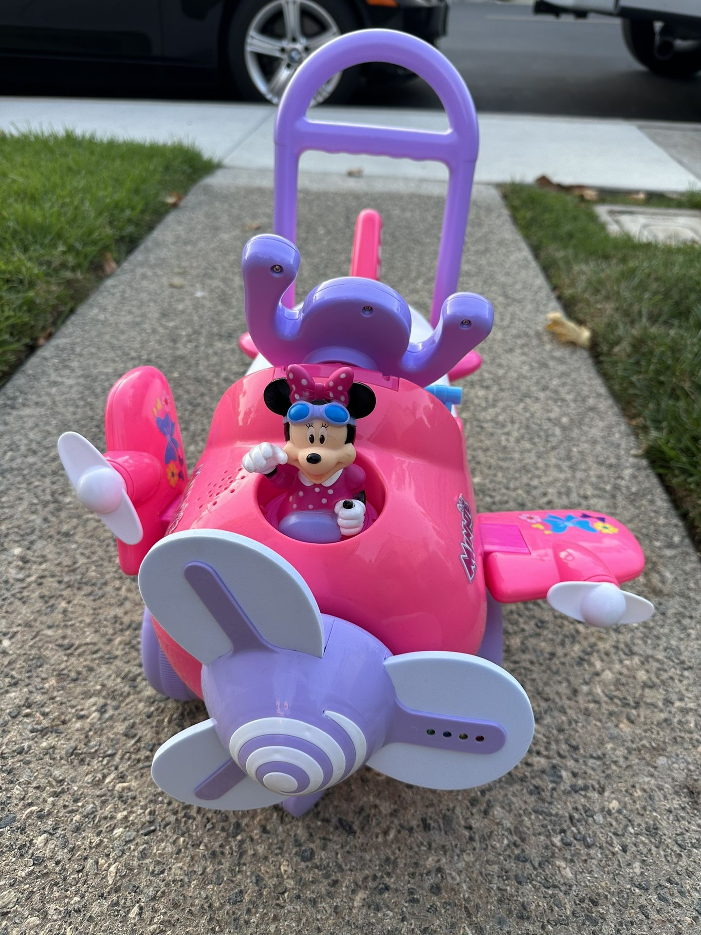 Minnie Mouse Ride On Plane - barely Used
