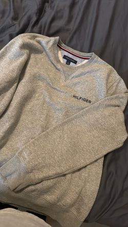 Men’s Medium Tommy Hilfiger Sweatshirt