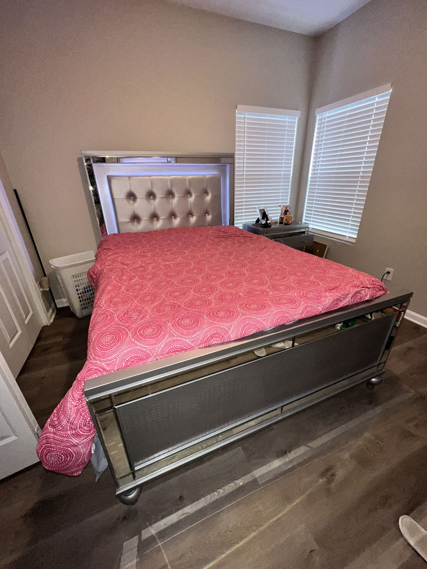 LED Queen Bed Set