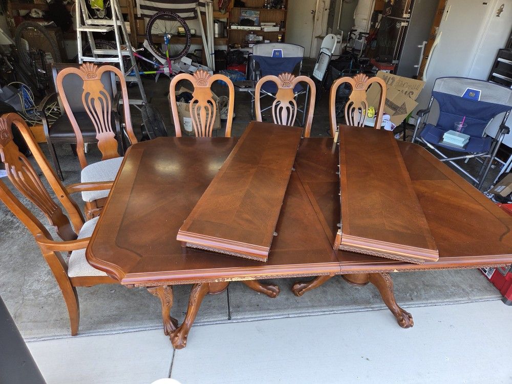 Dining room table and 6 chairs