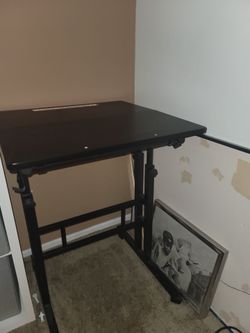 Small adjustmentable desk
