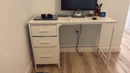 Lufeiya White Desk, 47 Inch  $ 40
