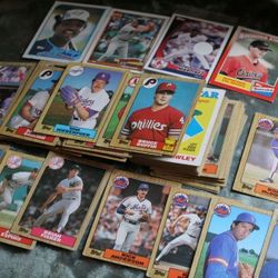 Vintage 1980's Baseball cards-127 Total