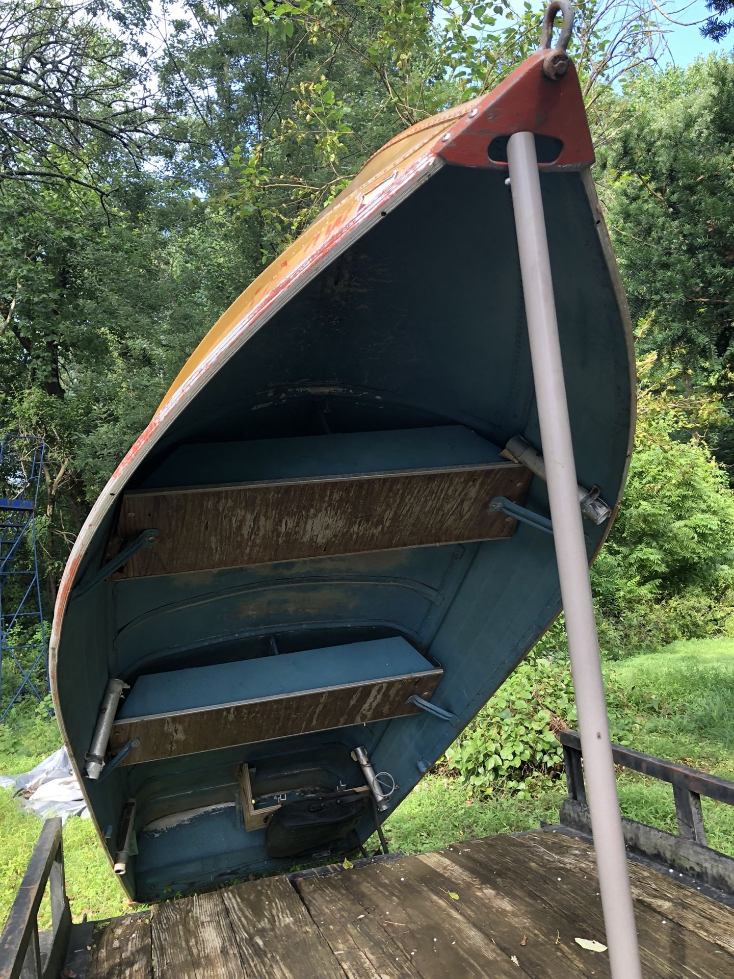 15’ Montgomery ward sea king aluminum boat. No motor with deal. Taking best offers.