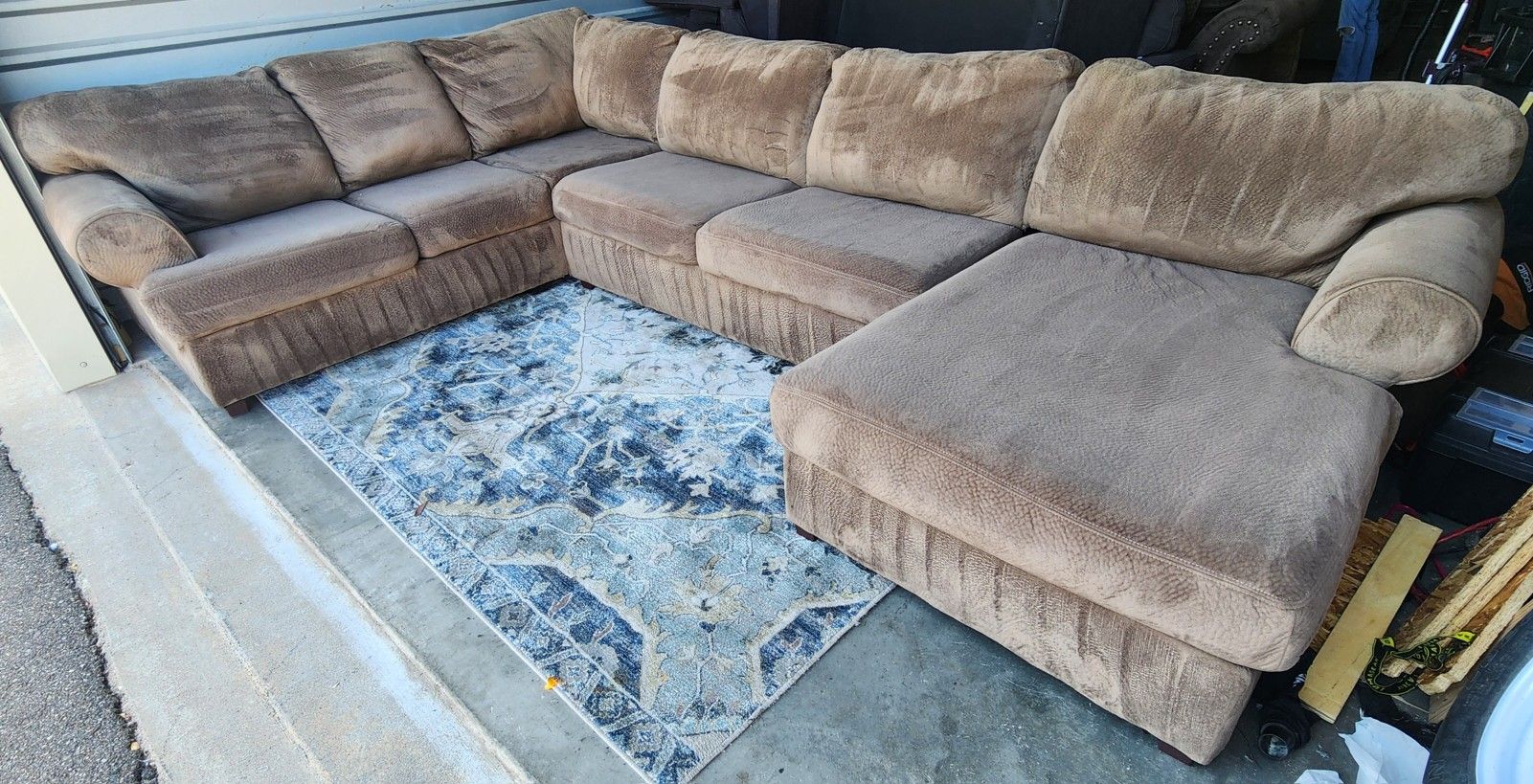 Large Microfiber Sectional Couch + FREE DELIVERY