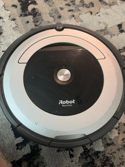 iRobot Roomba 690 Robotic Vacuum Bagless Edge Cleaning Black/Silver w/ Dock