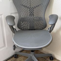 Herman Miller Mirra