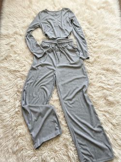Women confy set new size large smaller fits Medium strech fabric