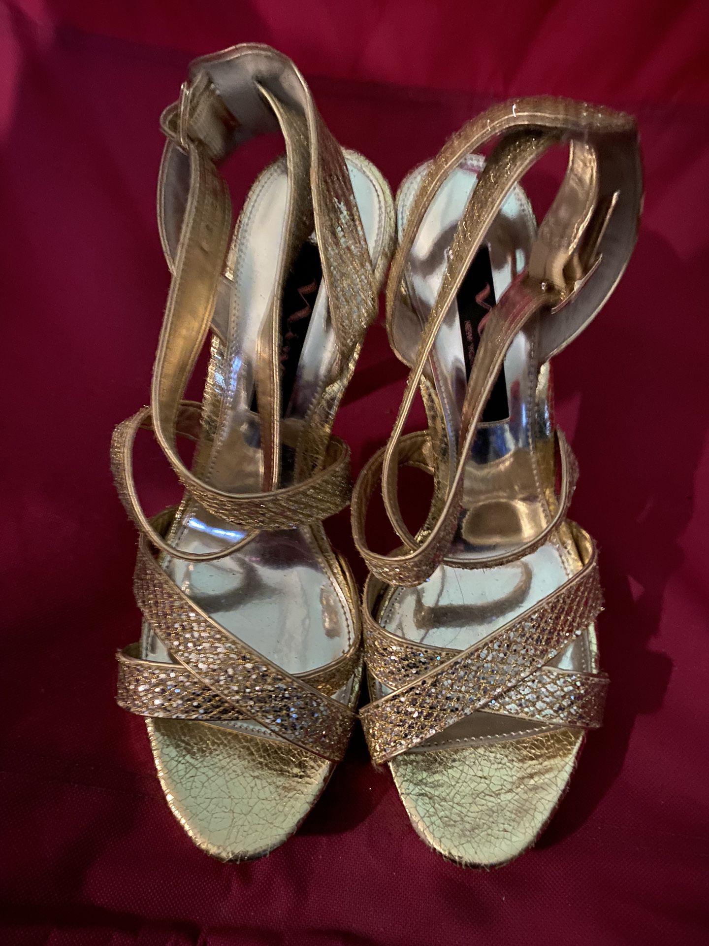 Ladies Size 8 1/2 M Brand Nina NY Dressy Gold High Heel  Shoes With Beautiful Glitter 