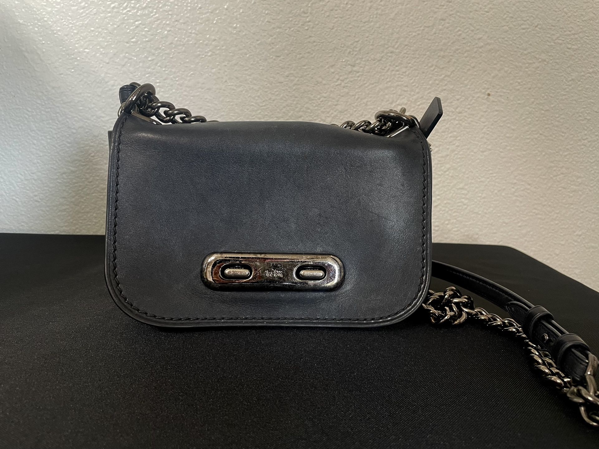 Coach Swagger Shoulder Bag 20 Twin Turnlock Black Glovetanned Leather