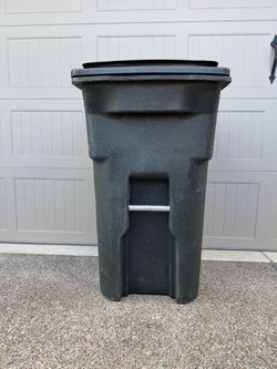 TOTER 64 Gallon Recycling Trash Garbage Can Bin
