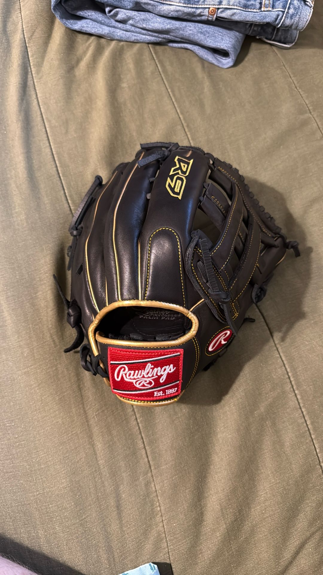 Rawlings Baseball Glove