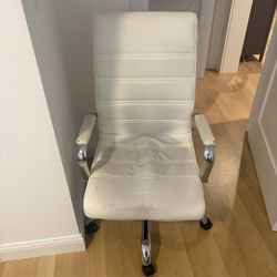 White Cushioned Office Chair 