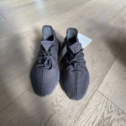 [Brand New] Size 8.5 adidas Yeezy Boost 350 V2 Onyx.