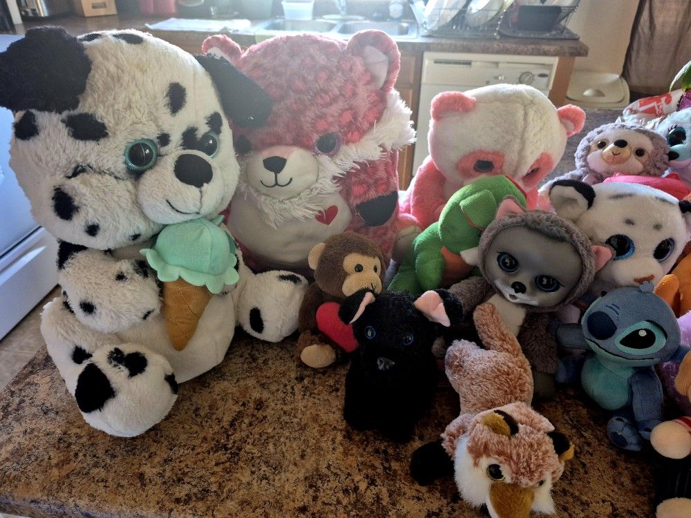 Large Bundle Of Stuffed Animals. There Are Some TY animals As Well.