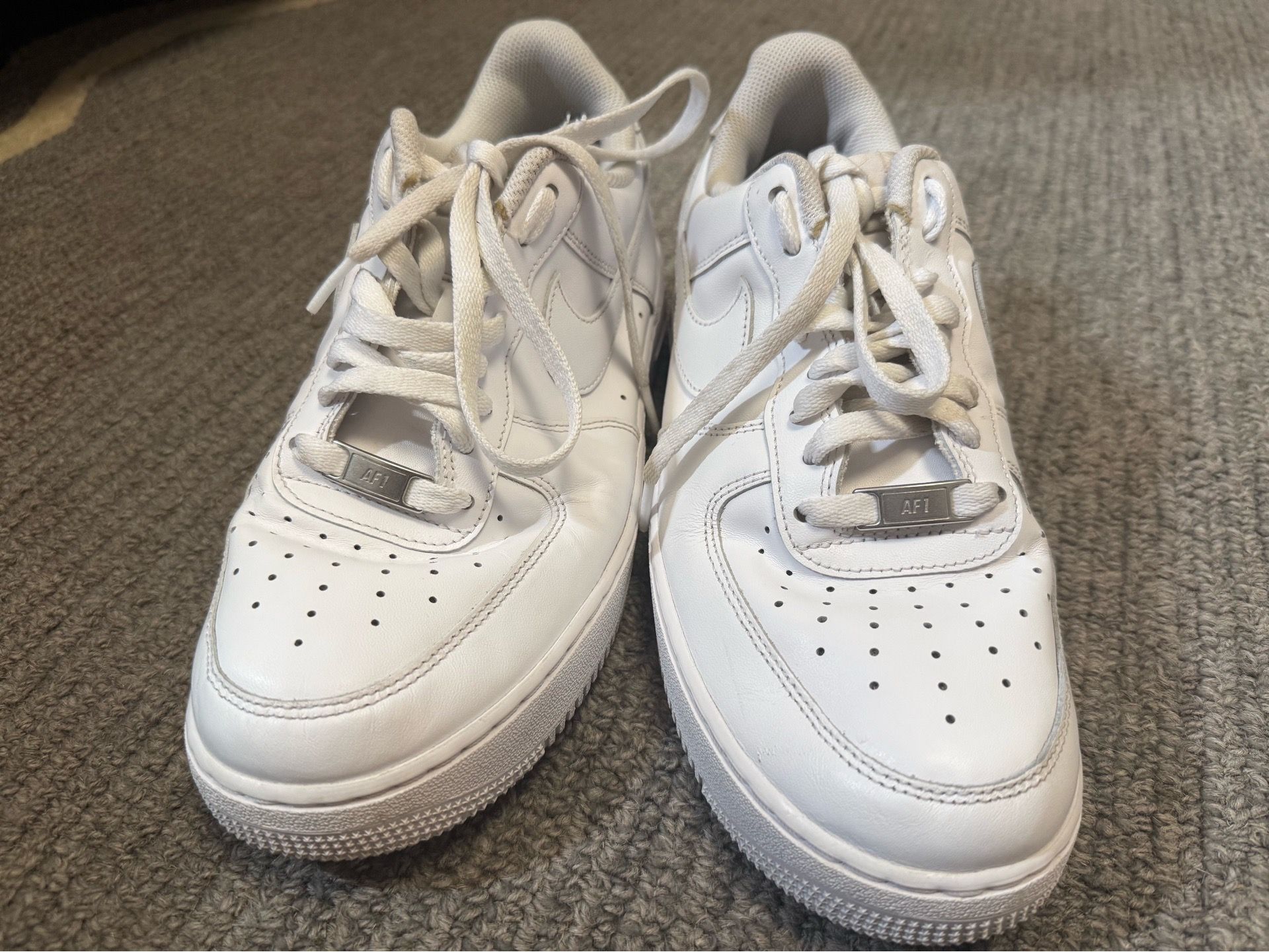 Men’s Nike shoes size 9 Air Force low sneakers
