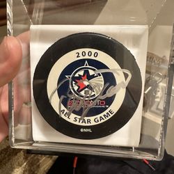 Teemu Selanne Puck