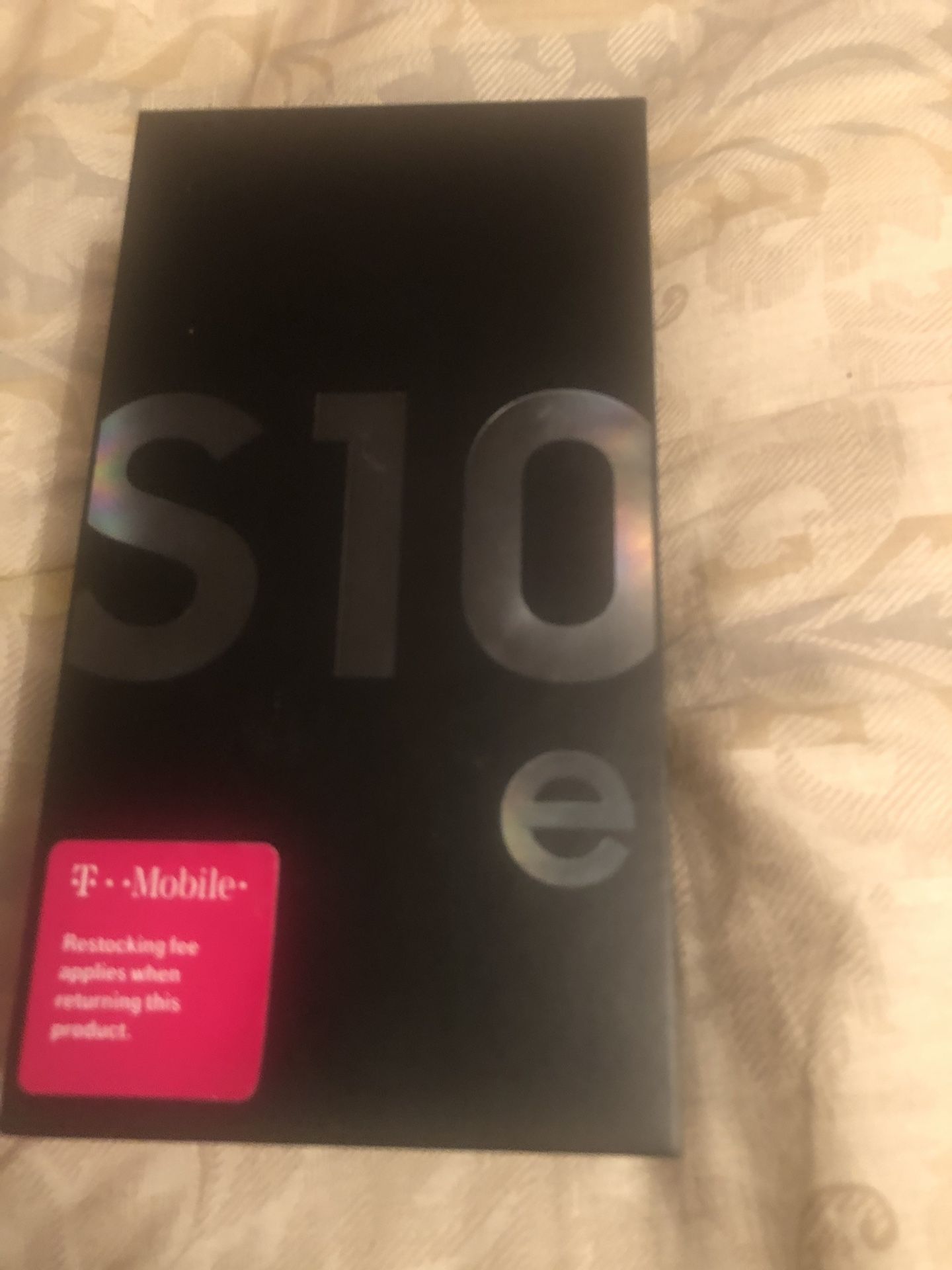 Naw Samsung s10e t mobile 128 g.