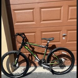 Trek 21 Speed Mountain + MAG TrakStand