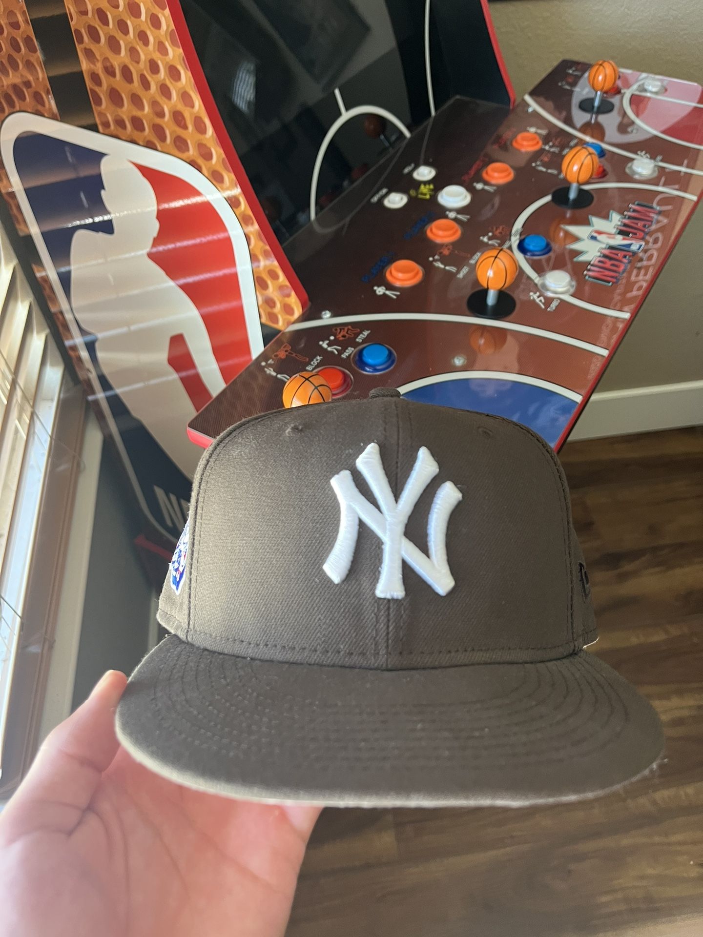 7 1/2 Brown Yankees fitted hat w/ pink brim