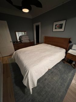 Like New Queen/Full White Duvet Cover 86x77
