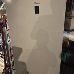 2023 Midea Upright Freezer 17cu. ft White