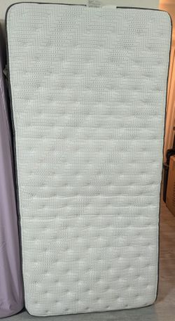 Brand new 2 beautiful beautyrest twin size mattresses.