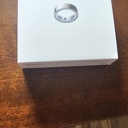 Brand New Rose Gold Oura Ring 4 Plus 1 Year Subscription 