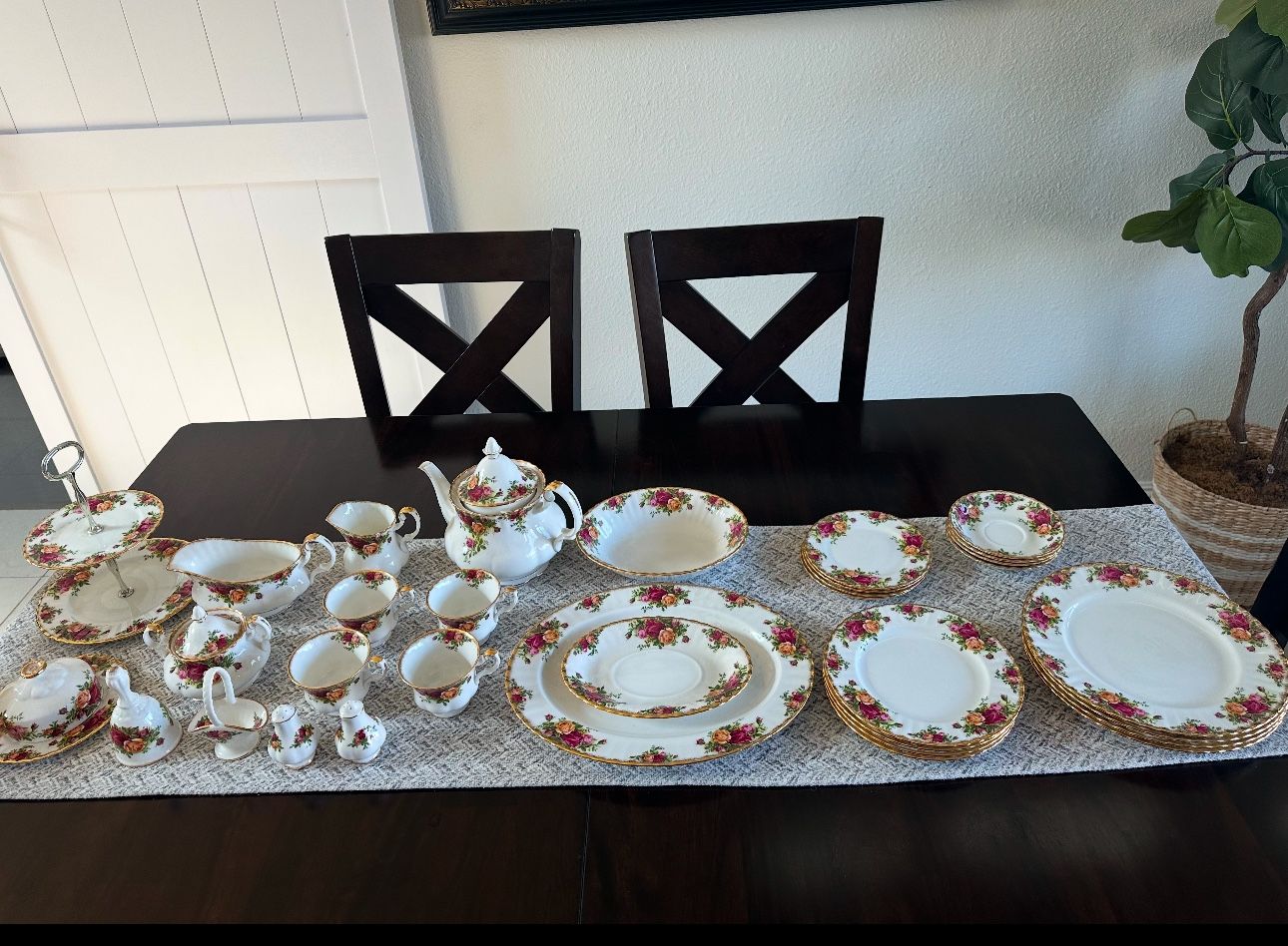 Old Country Roses China Set