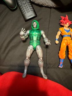 Dr doom marvel legends has accessories need go a asap MPU
