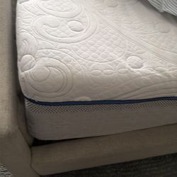 Queen costco novafoam mattress