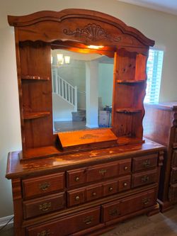 Set of Dresser with Lighted Mirror and chest of drawers
