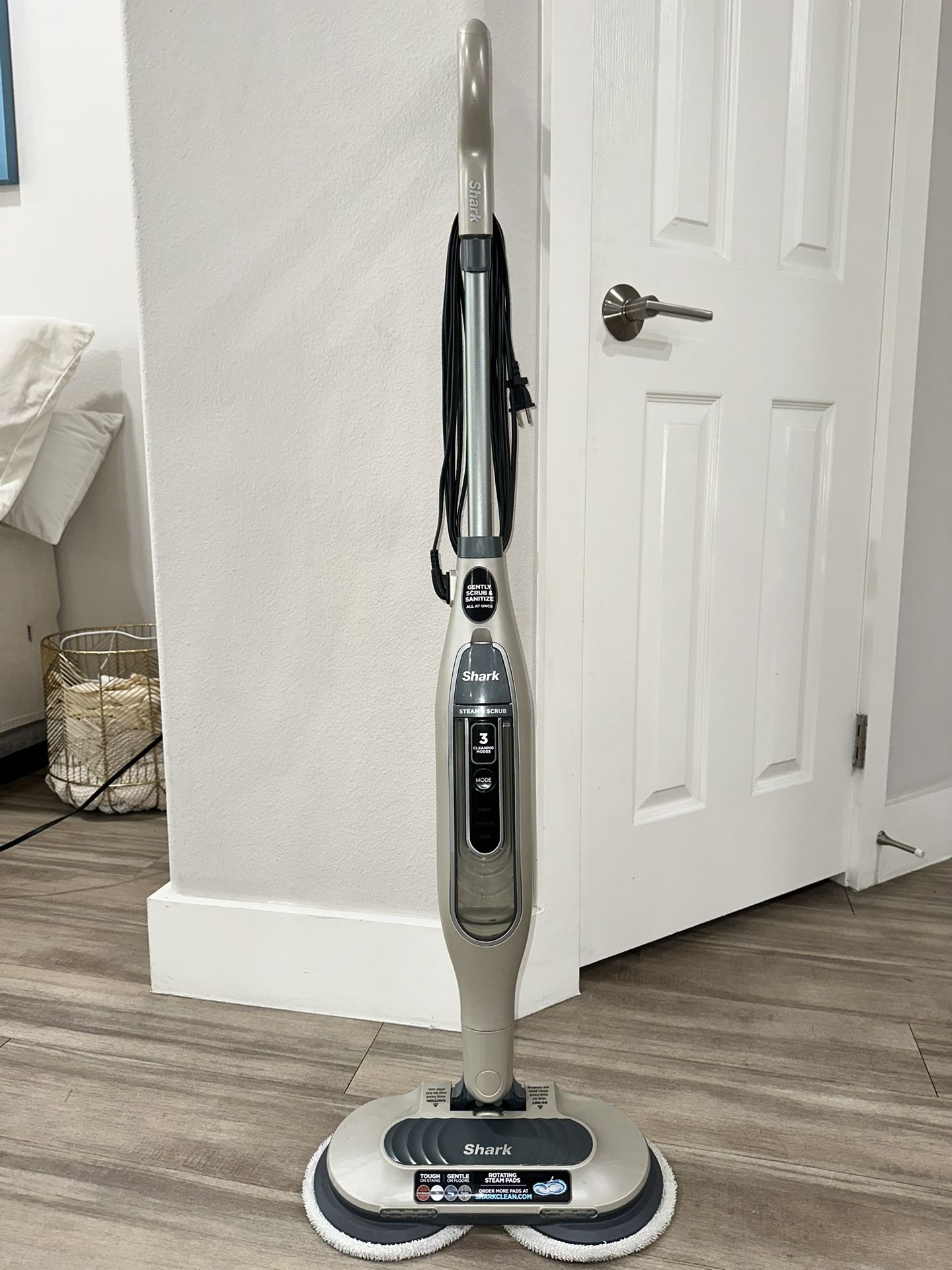 Shark Steam & Scrub S7001 Floor Cleaner/Mop – Excellent Condition